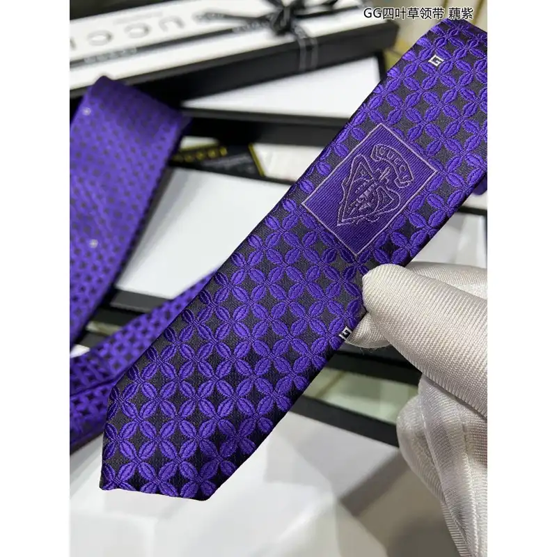 Hot TIES Tie 2210WH0247 0124